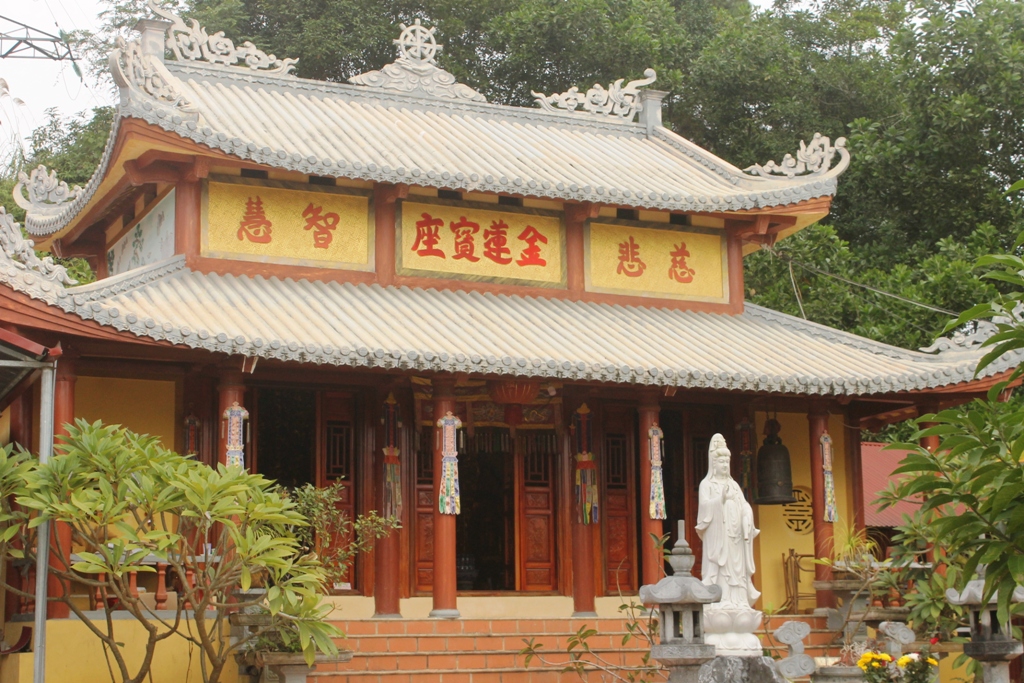 Đền Đôi Cô Cầu Má - một trong những ngôi đền linh thiêng bậc nhất của vùng Đông Bắc.
