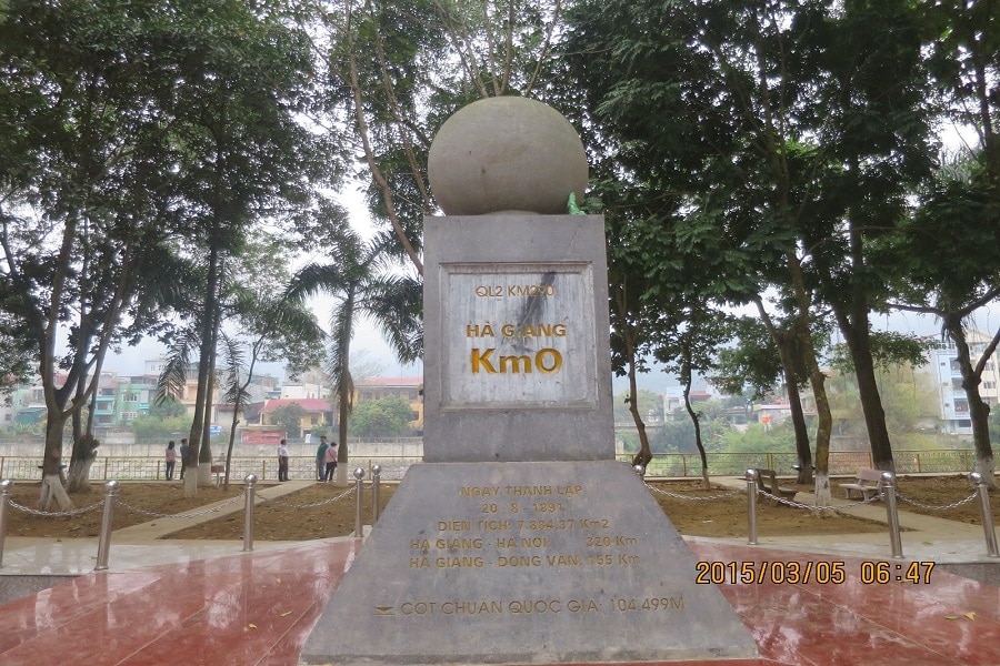Km0 là cột mốc đánh dấu cho chuyến hành trình tuy gian nan nhưng đầy thú vị của du khách khi ghé Hà Giang.