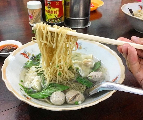 Mì thảy gia truyền có nguồn gốc từ người Hoa, là món ăn đặc trưng tại quán Nghiệp Kí