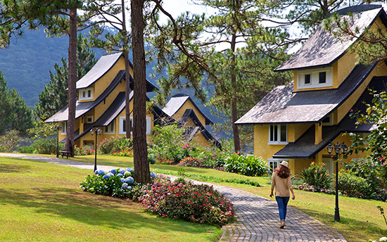 Bình An Village resort ở Đà Lạt nổi tiếng với vẻ đẹp mang phong cách châu Âu thơ mộng bên hồ Tuyền Lâm.