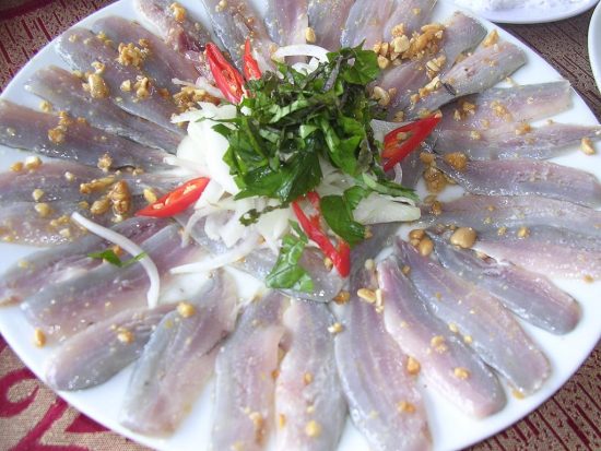 Gỏi cá trích là đặc sản Phú Quốc đậm đà