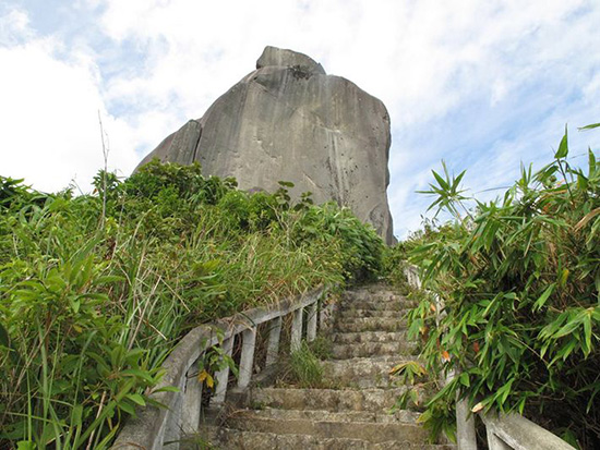 Hiện nay, danh thắng này được quy hoạch phát triển thành Khu du lịch sinh thái núi Đá Bia với nhiều bậc tam cấp, cầu “treo”, dốc cổng trời trên đường lên đỉnh núi.