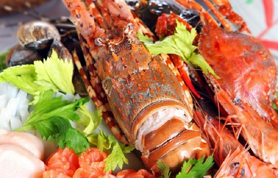 Du khách nhất định phải thử hải sản khi đi du lịch Vân Đồn - Quảng Ninh