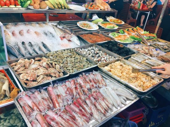 Đi chợ Hàm Ninh mua hải sản tươi ngon
