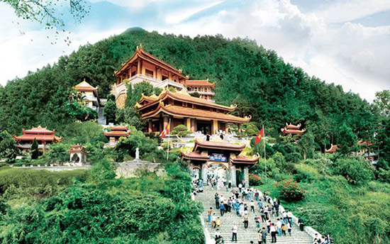 Thiền Viên Trúc Lâm Tây Thiên - Là ngôi chùa có kiến trúc hoành tráng nhất miền bắc Việt Nam.