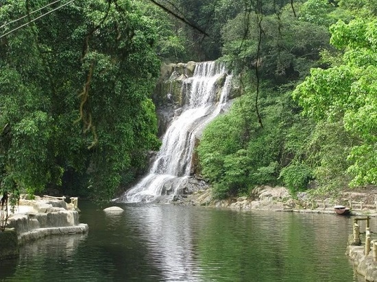 Khu du lịch Khoanh Xanh có rất nhiều thác nước đẹp