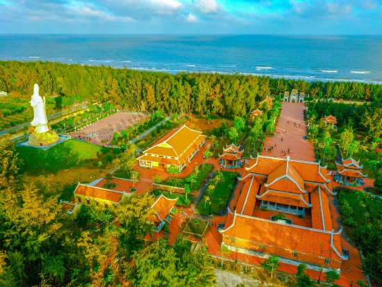 Toàn cảnh Thiền viện Trúc Lâm Trà Vinh nhìn từ trên cao
