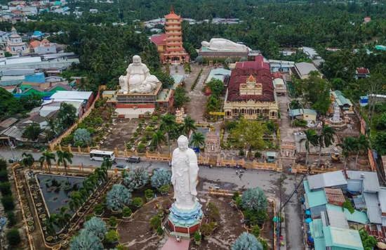 Những pho tượng phật và những hiện vật rất có giá trị này biến chùa Vĩnh Tràng trở thành một viện bảo tàng Phật giáo vô giá.