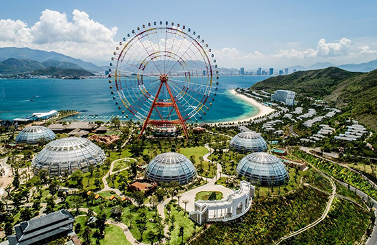 Quần thể Vinpearl Nha Trang sở hữu hệ thống khách sạn, resort đẳng cấp, công viên cùng hệ thống cáp treo dài nhất thế giới.