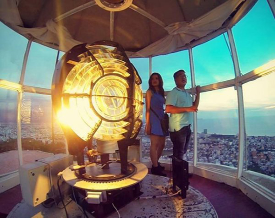 Ngắm nhìn toàn cảnh thành phố Vũng Tàu từ Ngọn Hải Đăng là một trong trải nghiệm tuyệt nhất trong chuyến du lịch Vũng Tàu mà bạn không nên bỏ qua.