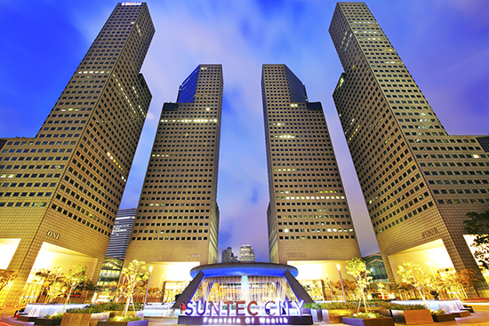 Nếu muốn du lịch Singapore kết hợp với mua sắm thì bạn đừng bỏ qua Suntec City.
