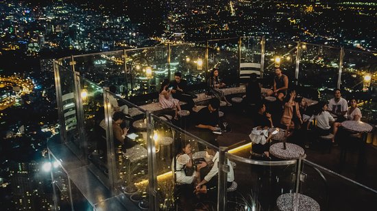 Blank Lounge tự hào là một “Lounge bar cao nhất Đông Nam Á" - nơi bạn có thể ôm trọn cả thành phố.