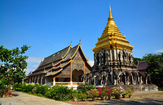 Ngôi chùa được xây dựng với lối kiến trúc của người Lanna