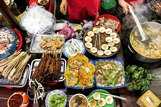 Khám phá loạt món ngon phố đi bộ Nguyễn Huệ khiến bạn không thể từ chối.
