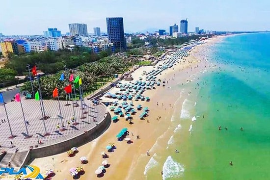 Bãi Sau là bãi biển dài nhất của Vũng Tàu khi sở hữu đường bồ biển dài đến 8km. Là bãi biển được du khách và chính dân địa phương yêu thích.