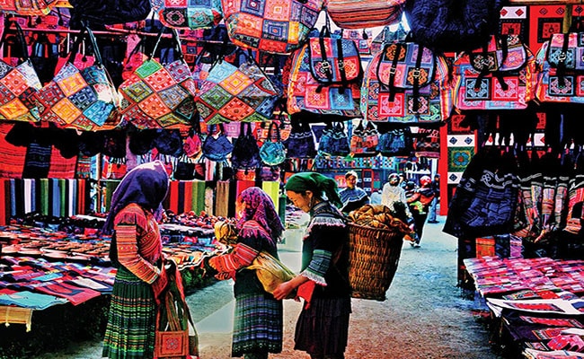 Chợ Mường Hum tại Lào Cai là một địa chỉ náo nhiệt, điểm hội tụ của nhiều nền văn hóa và ẩm thực của bà con dân tộc thiểu số. 