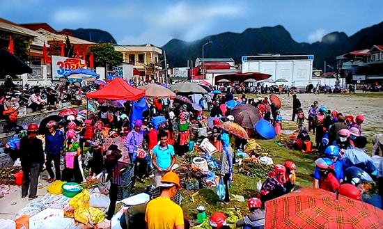 Khám phá nét đẹp vùng cao tại chợ phiên Sìn Hồ
