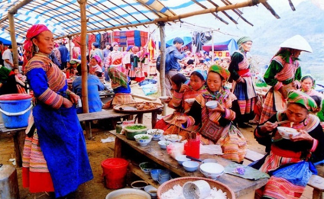 Hầu hết, các huyện vùng cao ở tỉnh Lào Cai đều tổ chức chợ phiên ở nơi mình sinh sống