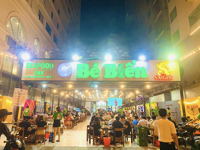 Hải sản Bé Biển được biết đến là quán nhậu hải sản số 1 Đà Nẵng với đặc trưng riêng về phong cách ẩm thực và giá cả bình dân.