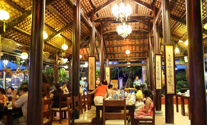 Không gian nhà hàng chay Thiền Tâm 