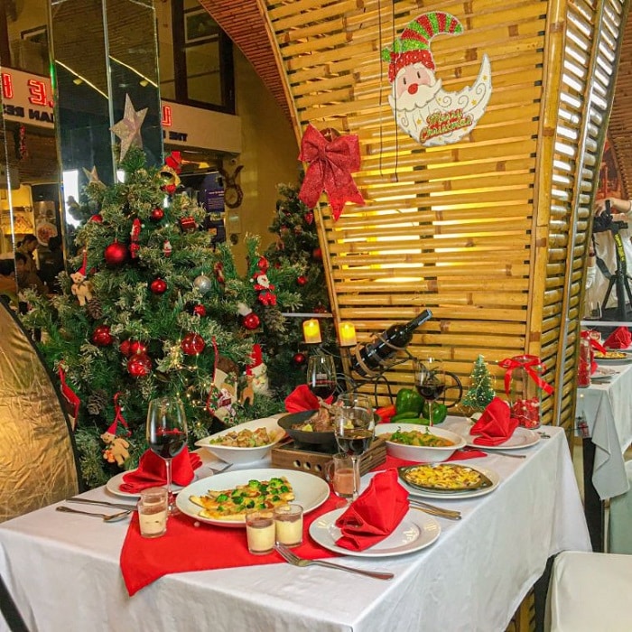 Cách bày biện bàn ăn đầy tinh tế của nhà hàng Littel Italy