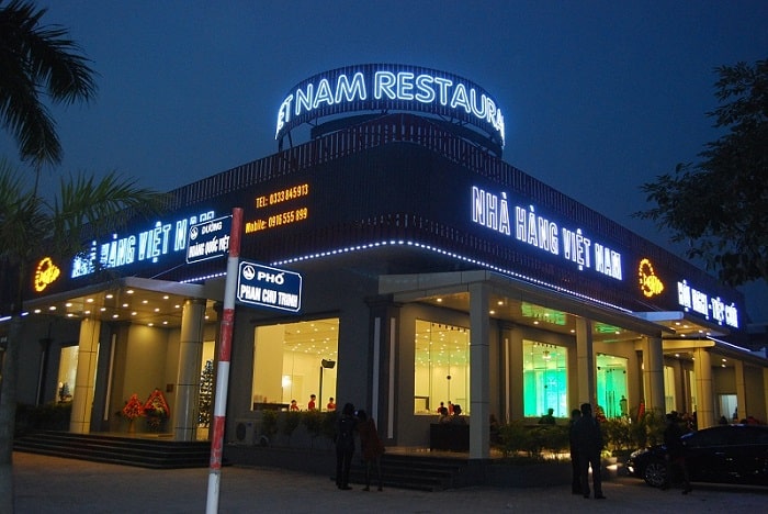 Hai mặt tiền rộng lớn của nhà hàng Việt Nam 