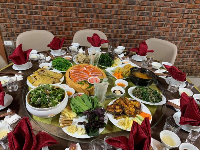 Nhà hàng Thuý Nga trình bày món ăn đẹp mắt giúp thực khách cảm thấy ngon miệng