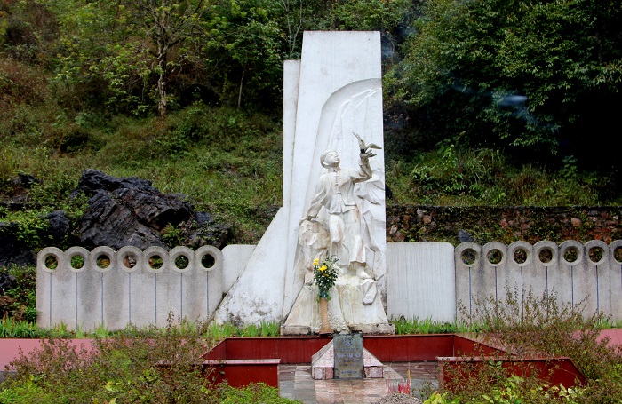 Khu di tích mộ anh Kim Đồng