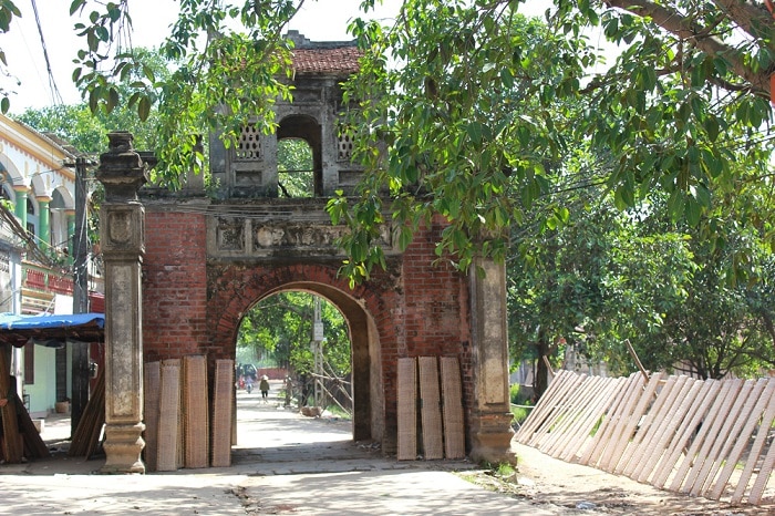 Cổng làng Thổ Hà