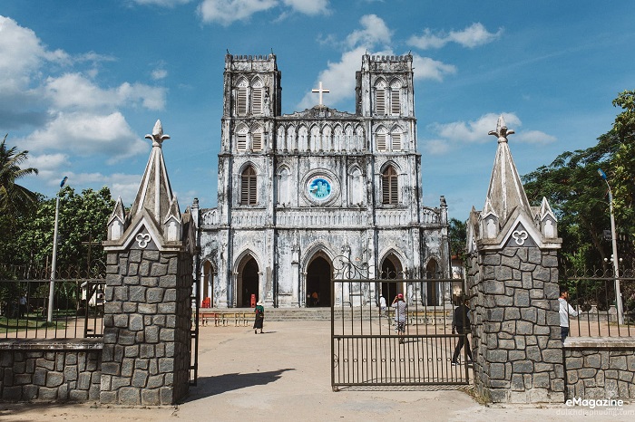 Nhà thờ Mằng Lăng là một trong những Nhà thờ cổ nhất Việt Nam