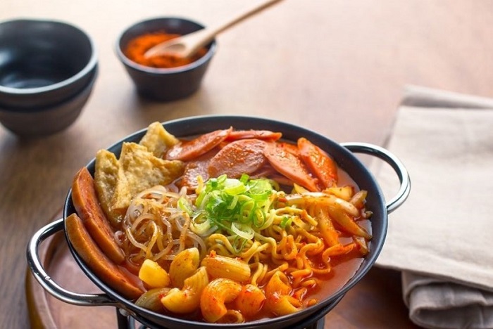 Budae-Jigae còn được gọi là món "súp quân sự"