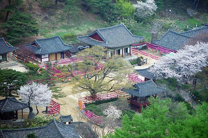 Chùa Jeondeungsa được xây dựng từ hơn 1000 năm trước
