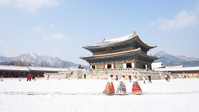 Cung điện Gyeongbokgung là một trong những cung điện lớn nhất của triều đại Joseon và là một trong những điểm du lịch mùa đông nổi bật nhất tại Seoul.