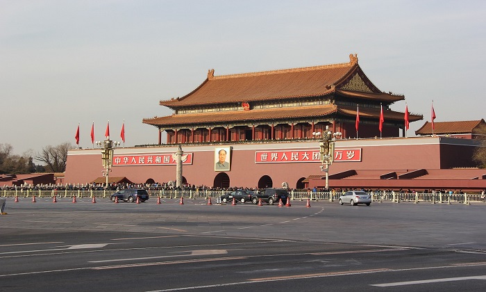 Quảng trường nằm tại thủ đô Bắc Kinh và được xem là biểu tượng cho trái tim của đất nước Trung Quốc