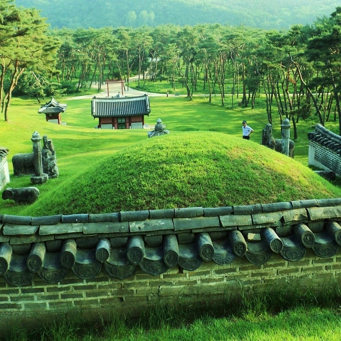 Sareung là lăng mộ được xây dựng năm 1521 dưới triều Joseon