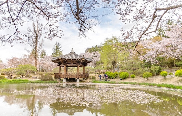 Vọng lâu Bomun tọa lạc tại thành phố Gyeongju - cố đô của triều đại Shilla