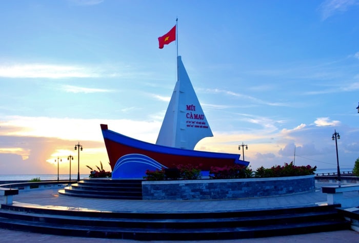 Biểu tượng con thuyền tại mũi Cà Mau