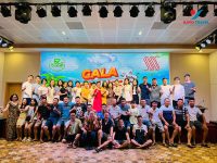 Du khách tổ chức Gala trong tour du lịch Thiên Cầm của Kavo Travel