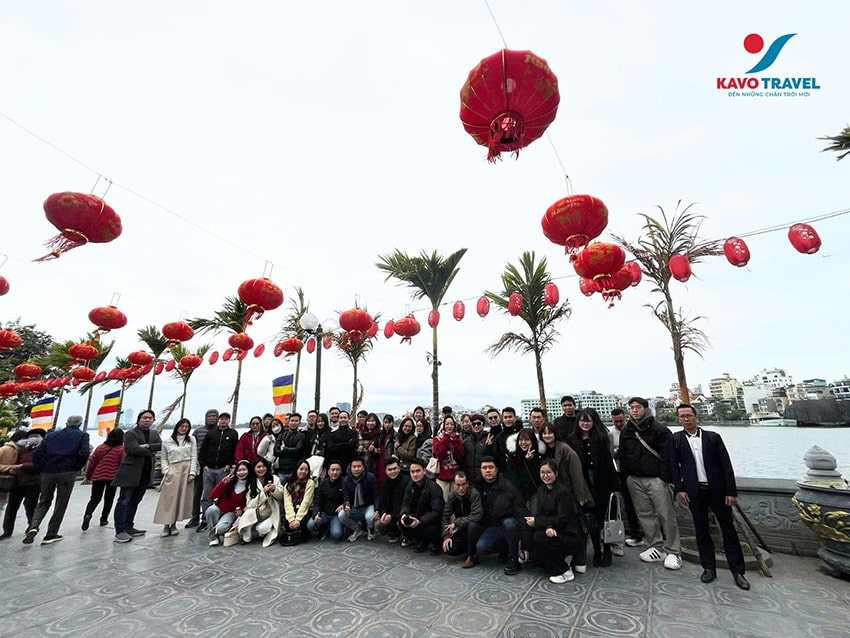 Du khách Khát Vọng Việt du xuân Hà Nội 1 ngày