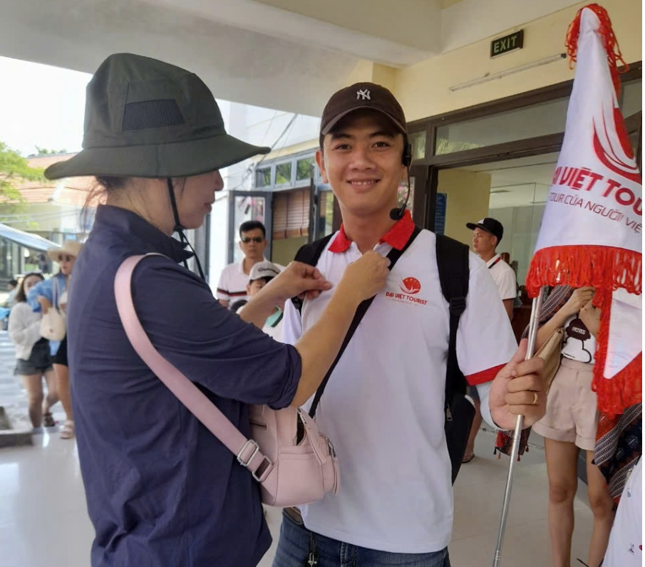Đại Việt Tourist có đội ngũ hướng dẫn viên nhiệt tình, năng động đầy nhiệt huyết