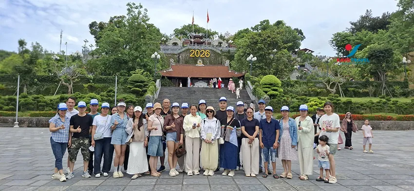 Đoàn du khách du lịch tour Vân Đồn - Vũng Đục 3n2đ do Kavo Travel tổ chức